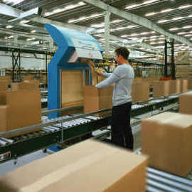 Ein FillPak Konverter integriert in eine Packstraße